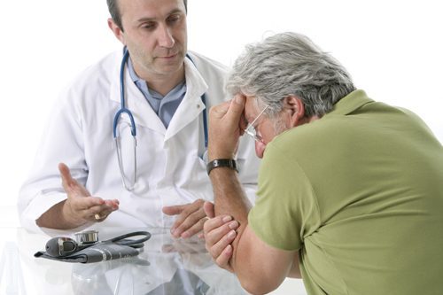 hydrocodone withdrawal - ill man talking to doctor